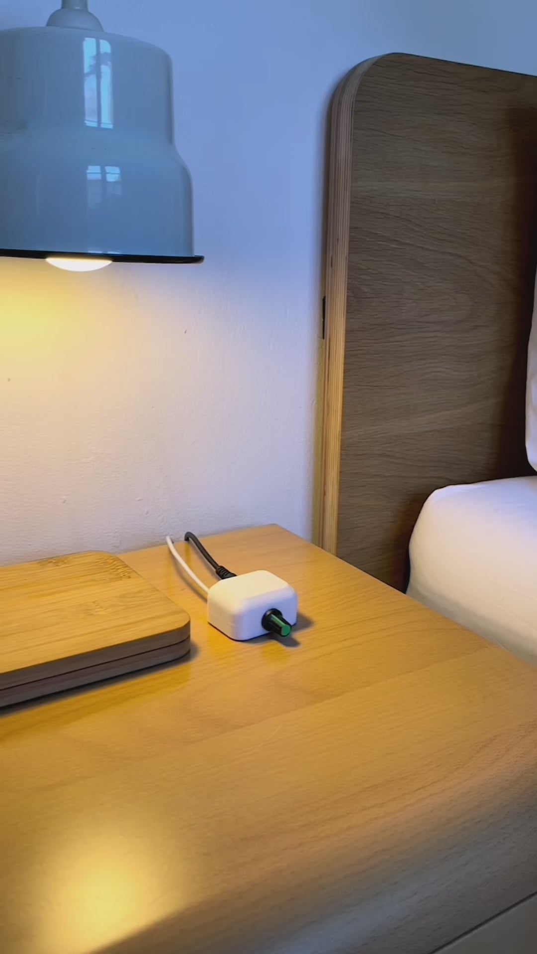 Bed fan targeted air flow lifting bedding with powerful flow